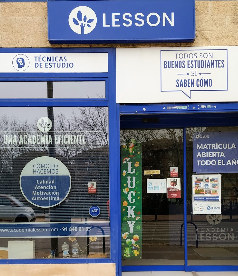 Academia de refuerzo escolar, ingles e informatica Lesson — Del propietario