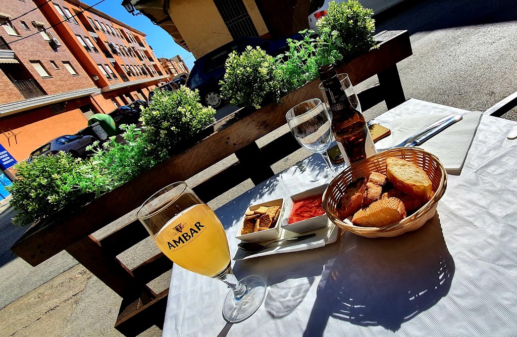 Ramon Restaurant — Comida y bebida