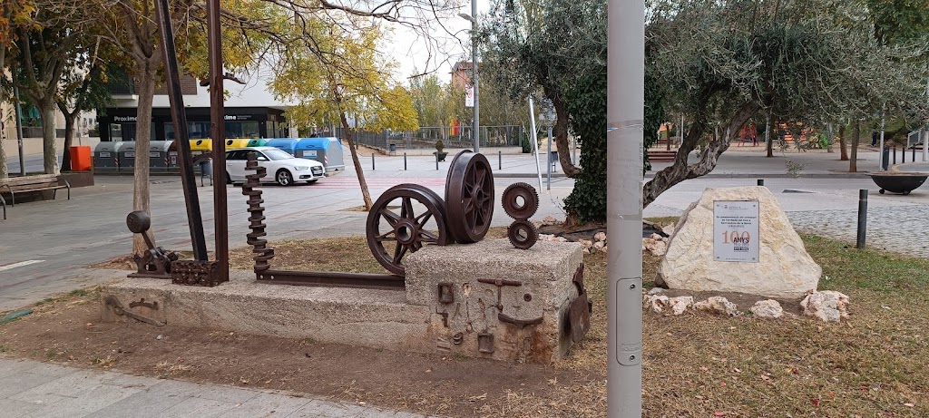 Monolit Centenari del Carrilet a Sant Andreu de la Barca