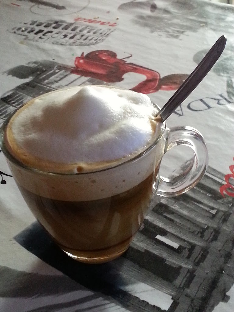 Centric Cafe Bar — Comida y bebida