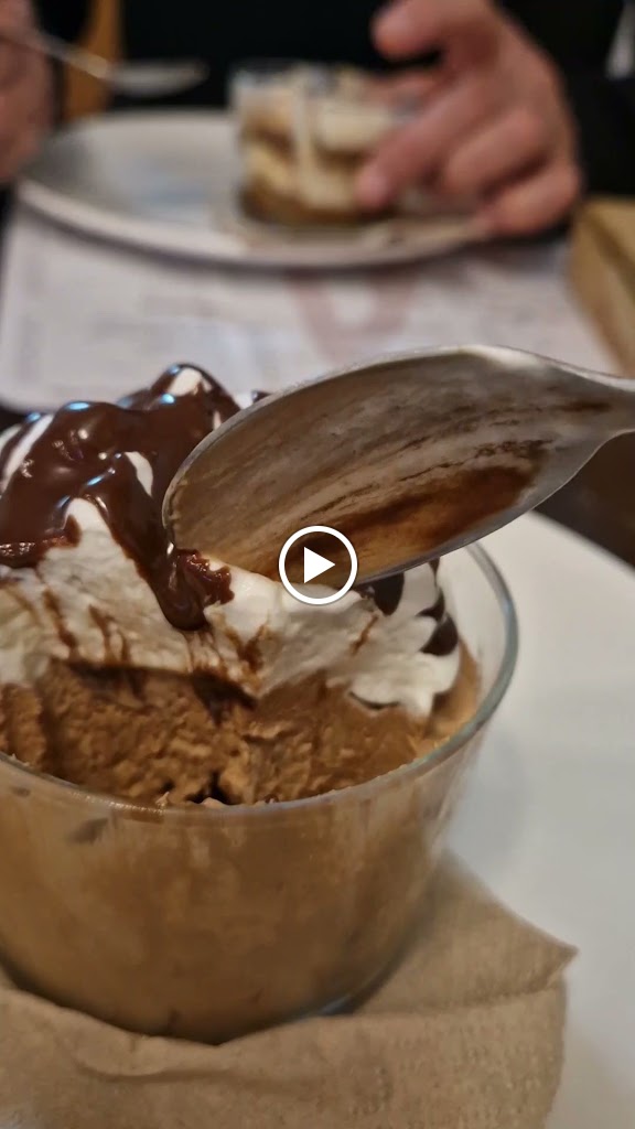 Restaurante Pizzeria Vesubio — Videos