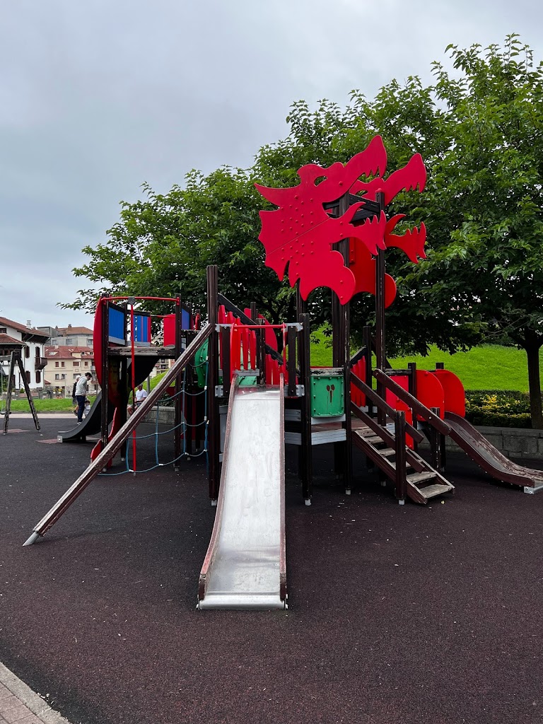 Zezen plazako Haur parkea/Parque infantil de Zezen plaza