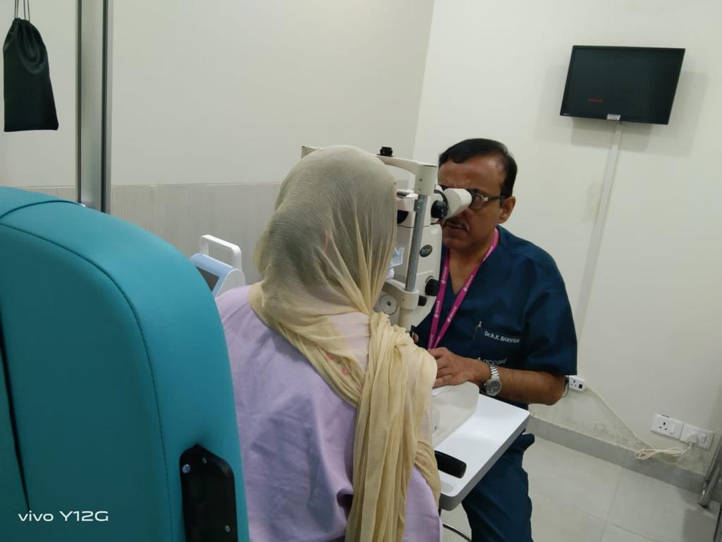 Dr Ak Bakhshi Best Eye Doctor In Faridabad Lasik Cataract Surgeon