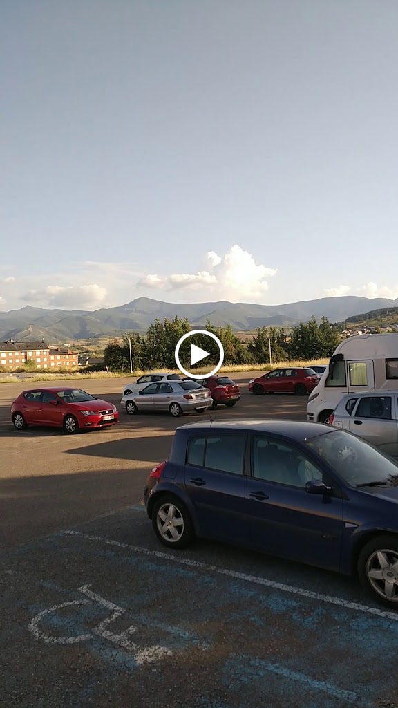 Parking Albergue Peregrinos — Videos