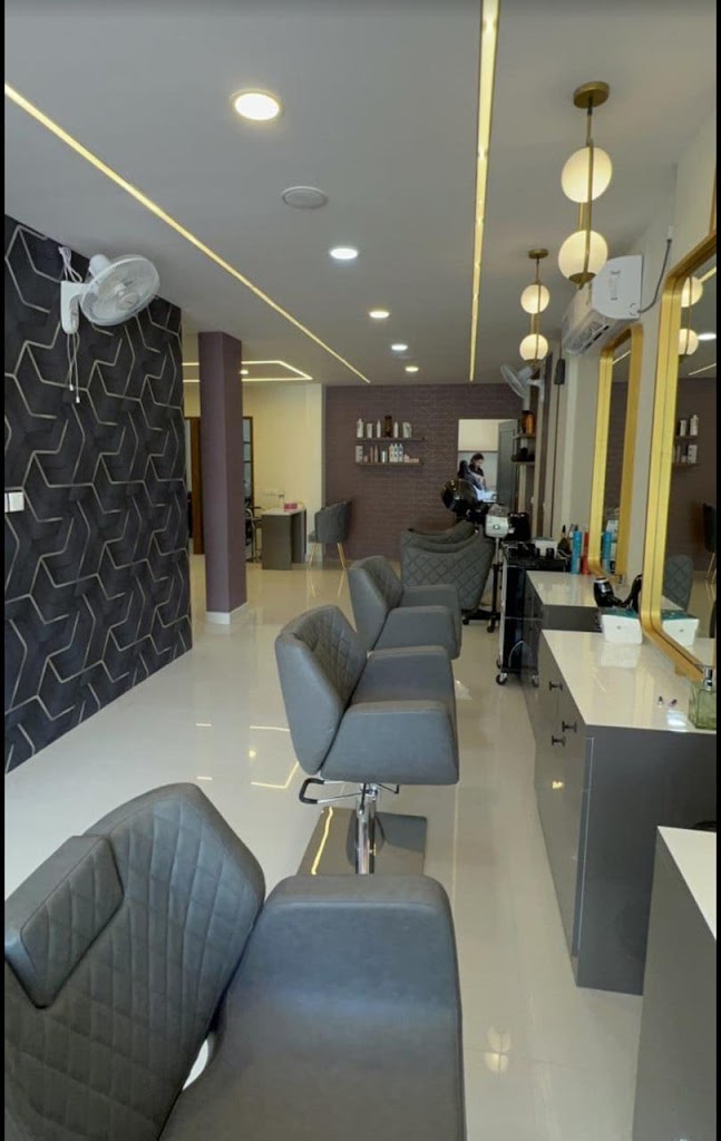 L E Unisex Salon