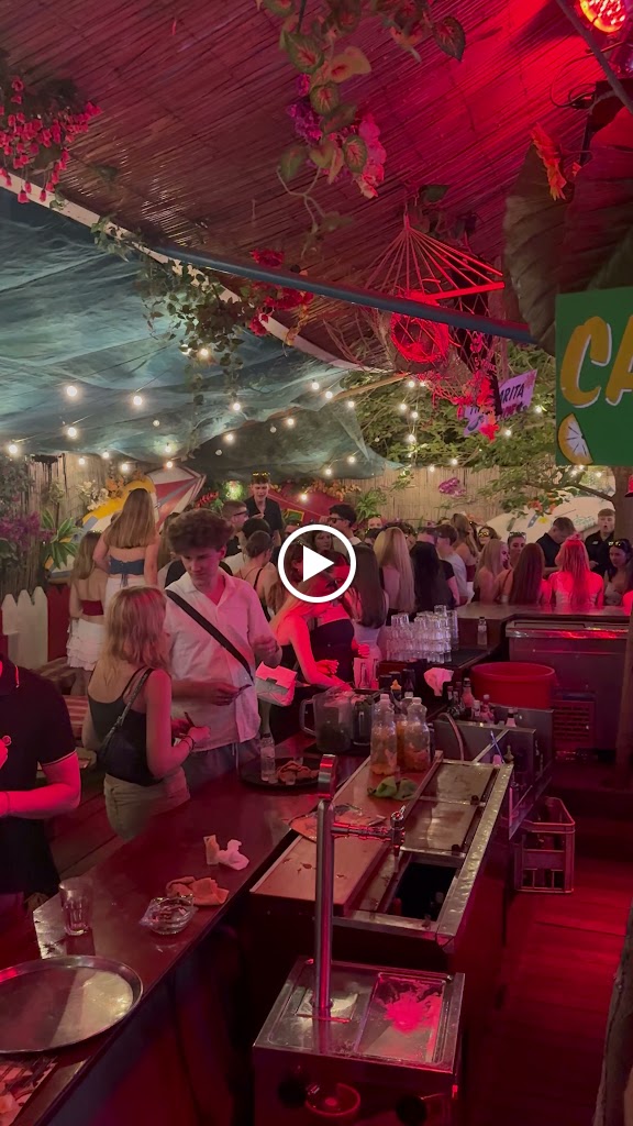 Isla Tortuga Cocktail Bar — Ambiente