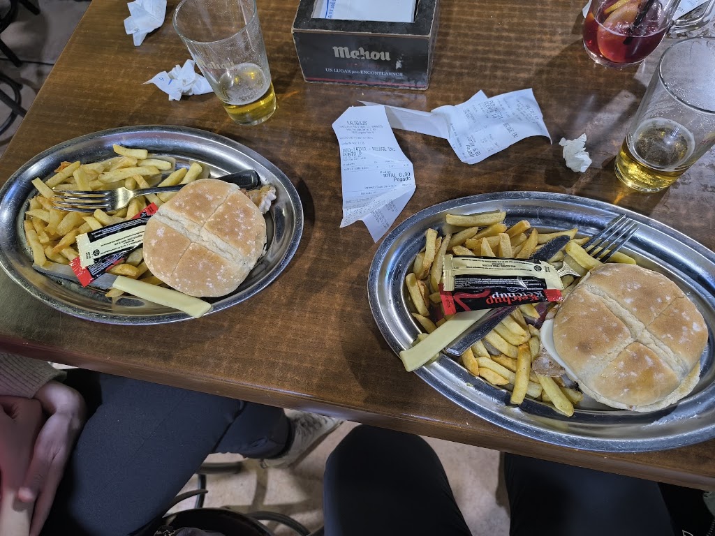 Kaligula's — Comida y bebida
