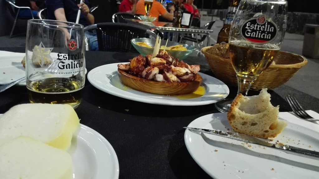 Tropi Pub — Comida y bebida