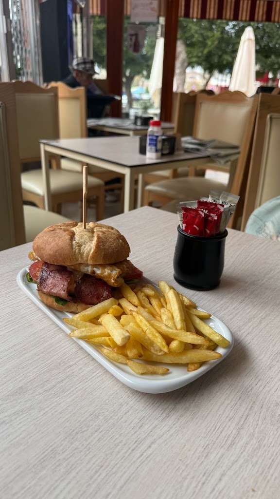 Bar el Pincho — Comida y bebida