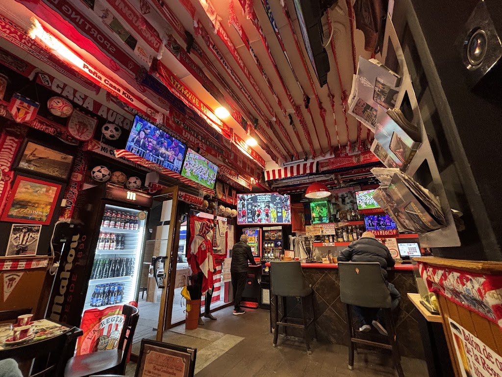 Cafeteria & Sports Bar La Regence — Ambiente