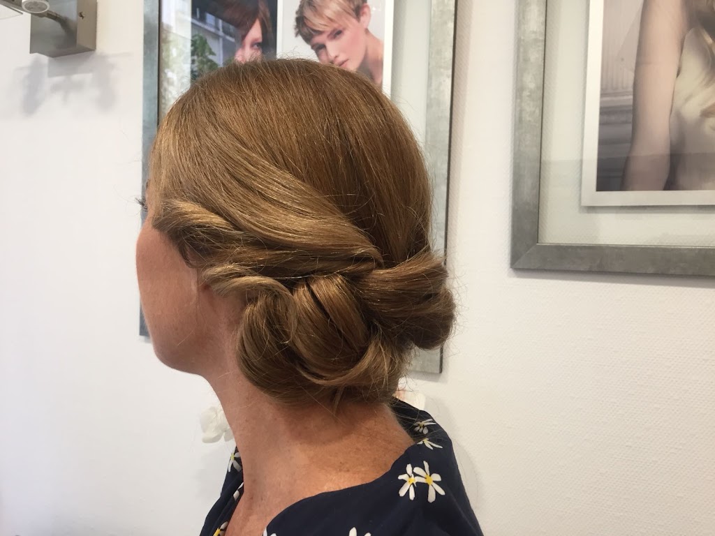 Peluqueria y Estetica Donna. Salon de belleza — Peinado