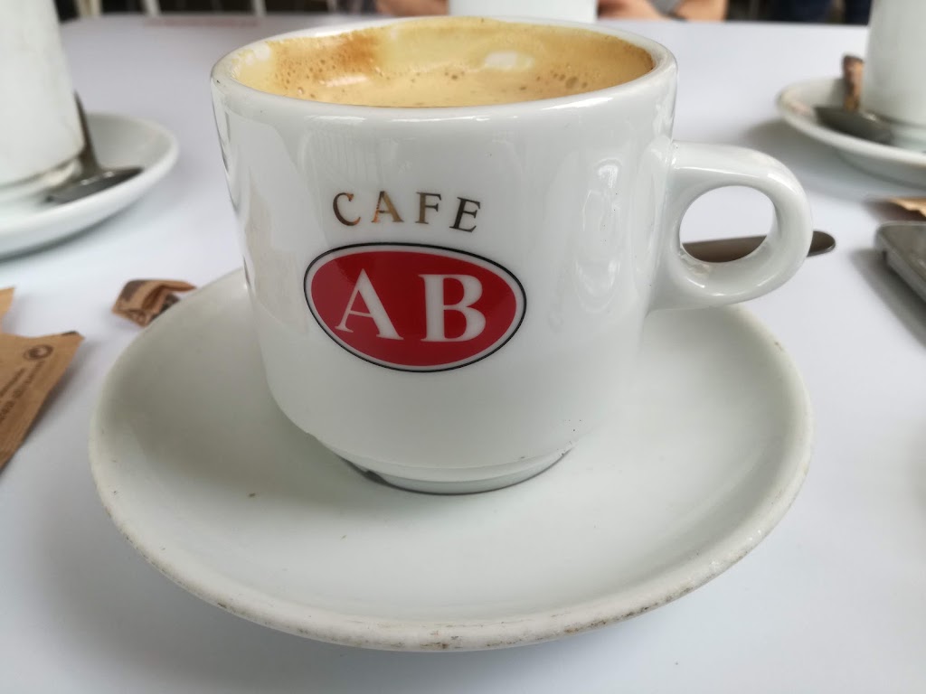 Cafe Bar Alcazar — Comida y bebida