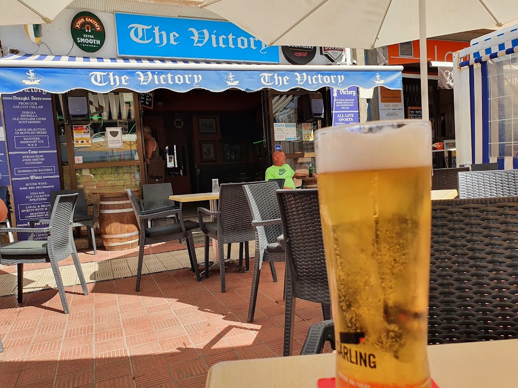 The Victory Bar — Comida y bebida