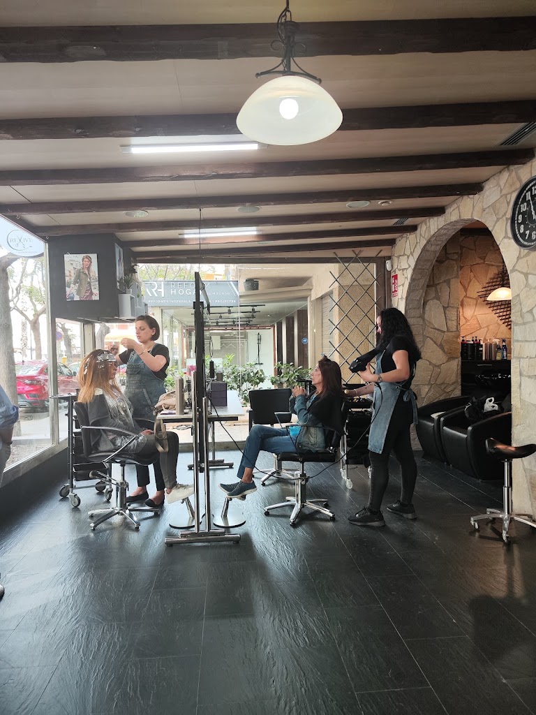 Salon Revive — Interior