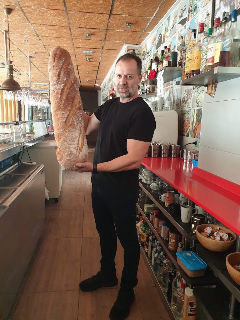 Cafe Bar M&J — Ambiente