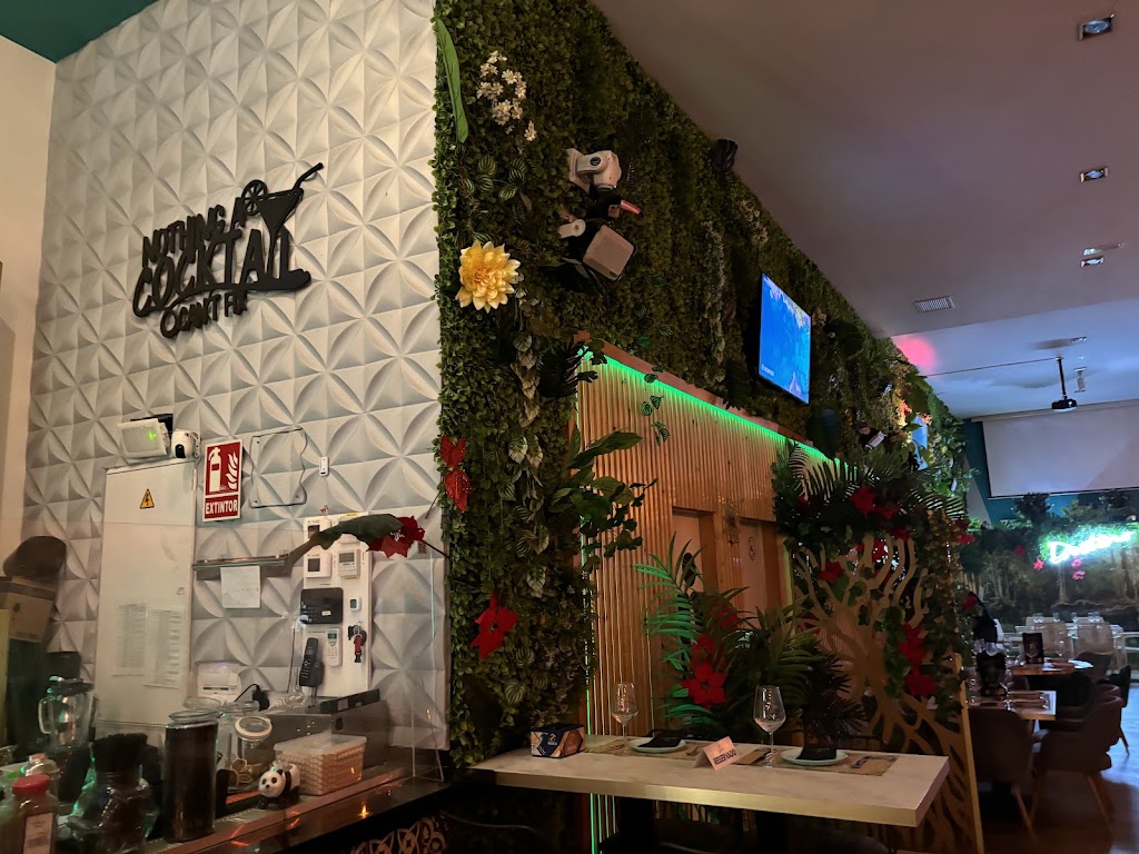 Destino Raiz Restaurant Cafe — Ambiente