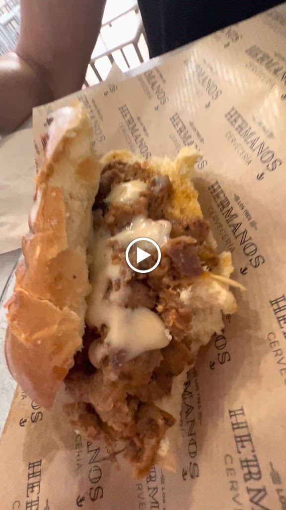 Cerveceria los 3 Hermanos — Videos