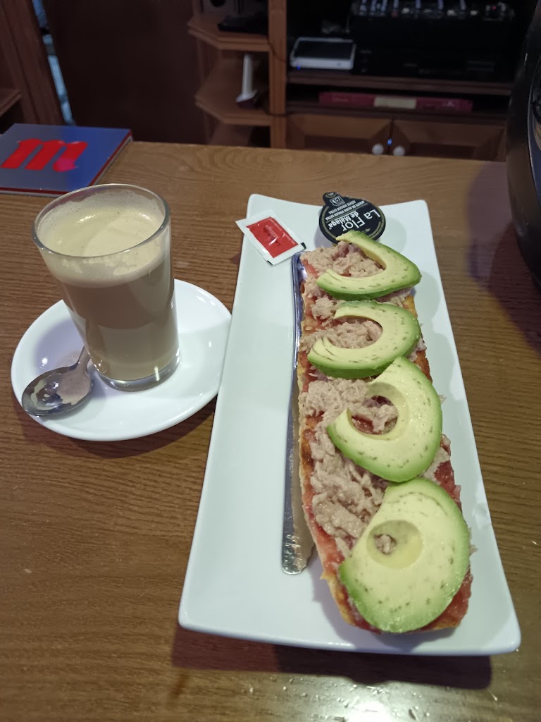 Cafe pub Bonsai — Comida y bebida