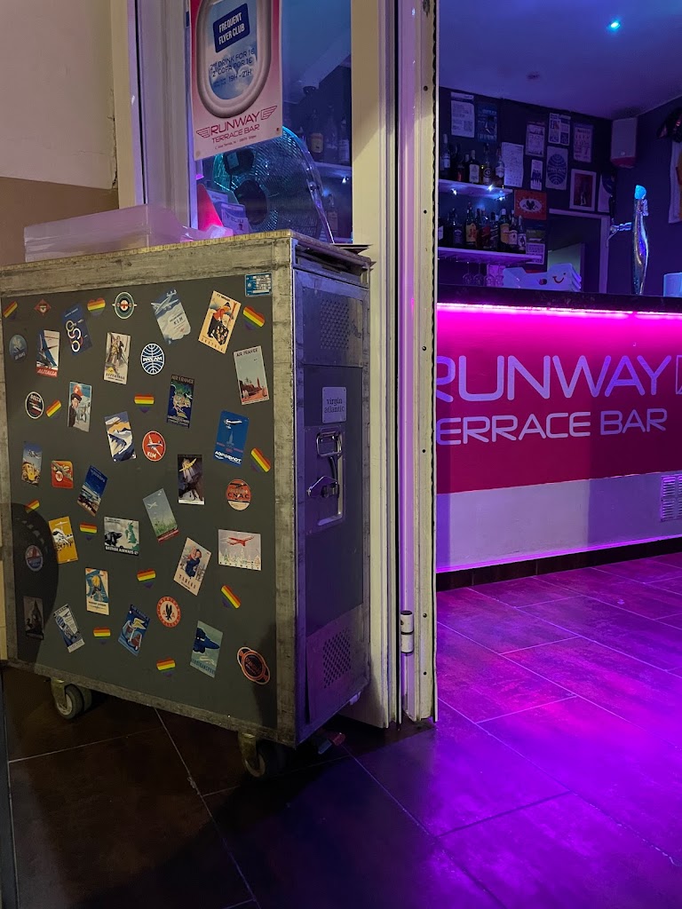 Runway Terrace Bar — Ambiente