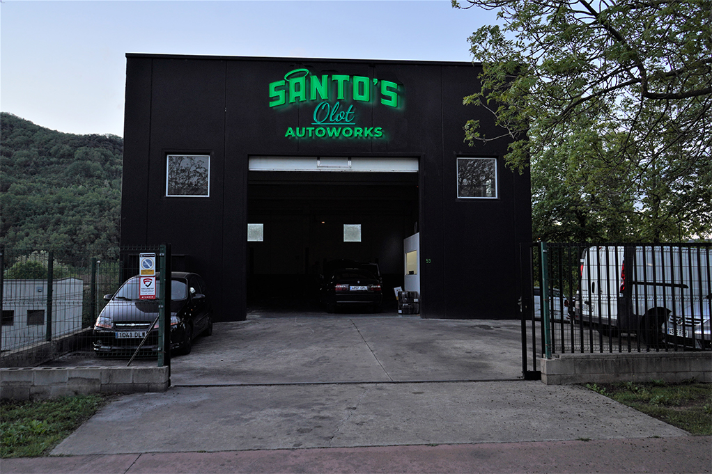 Taller Los Santos - Santo's Olot Autoworks — Exterior