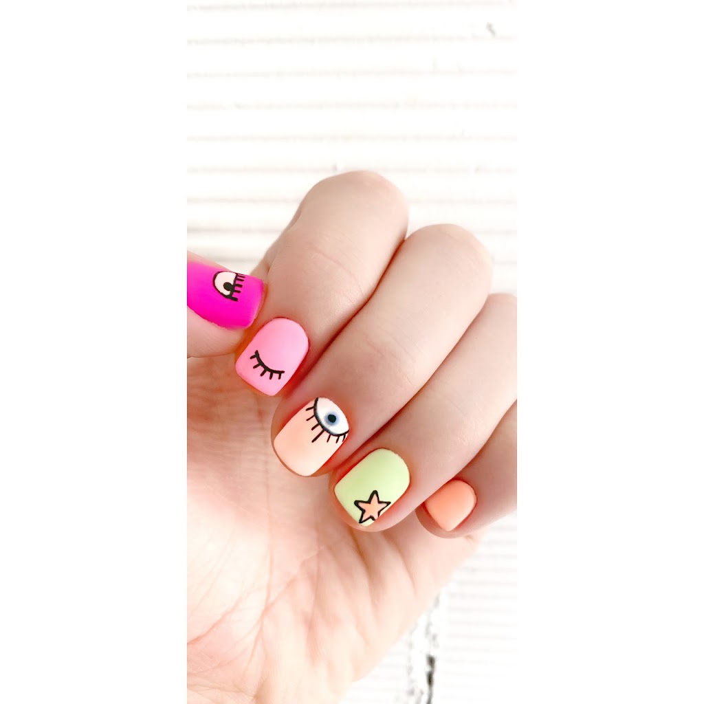 Miss Pupet — Manicura