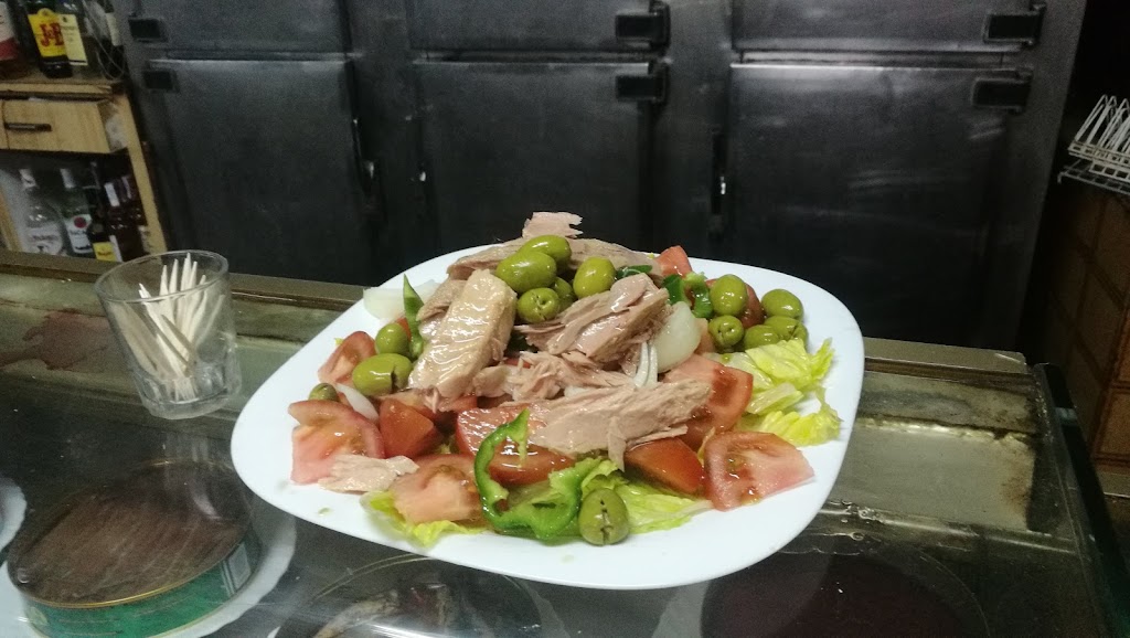 Bar Chamones — Comida y bebida