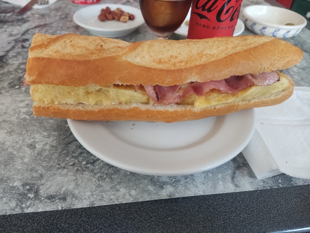 Restaurante Lliria Duc — Comida y bebida