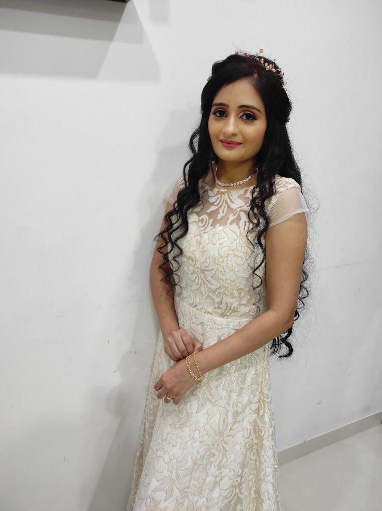 Sakhi Makeovers Beauty Salon