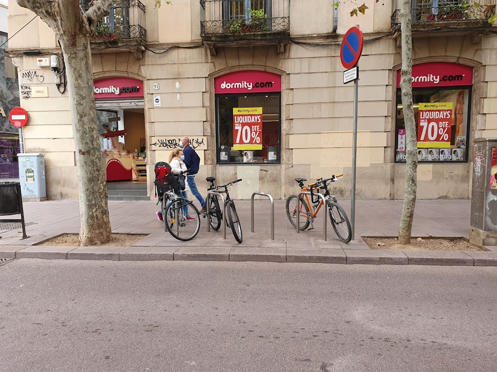 Aparcabicis a prop carrer Sant Pere