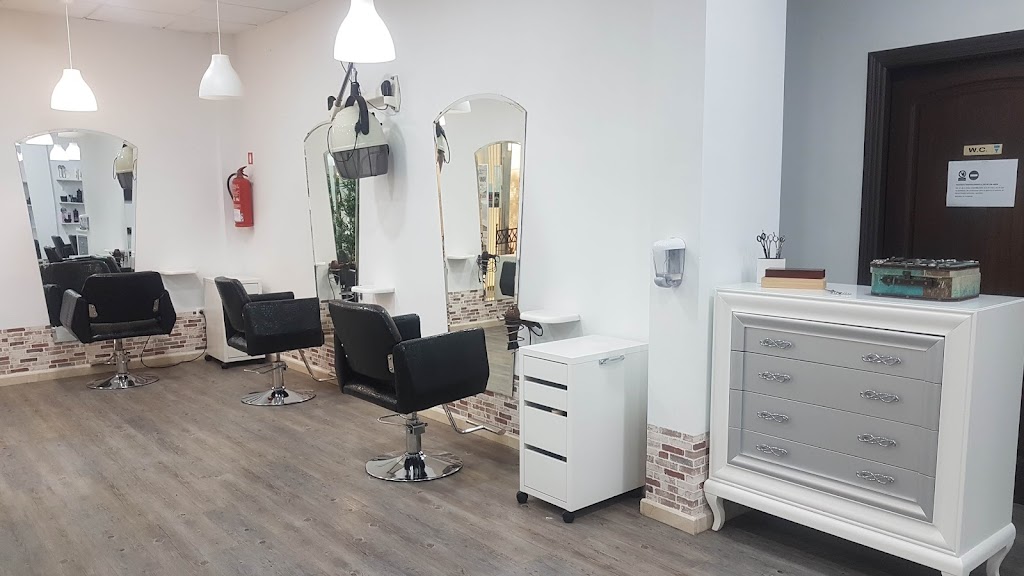 Concha Santos Peluqueria Y Estetica Estilista