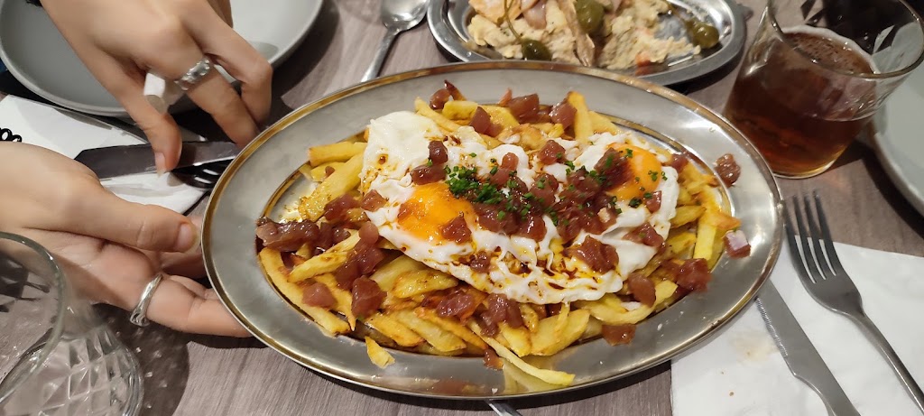 Macabeo Bar — Comida y bebida
