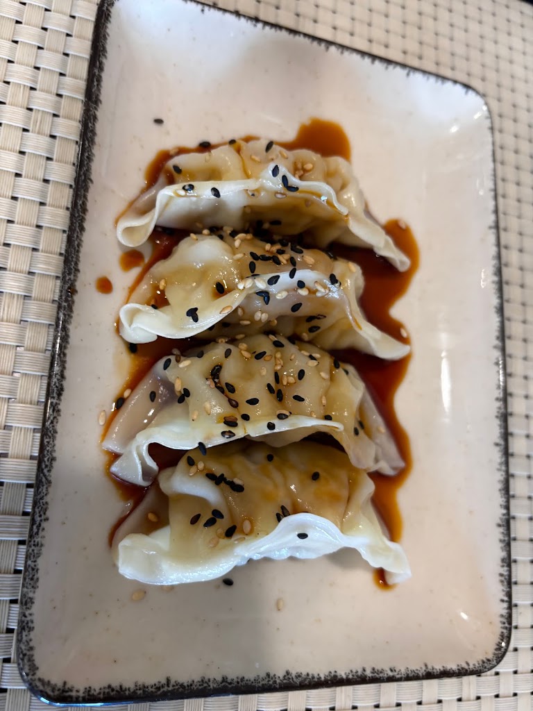 Mr. Dojo Sushi — Comida y bebida