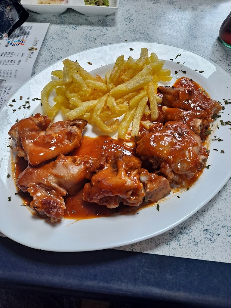 Pena Madridista Dominio Blanco Almonte — Comida y bebida