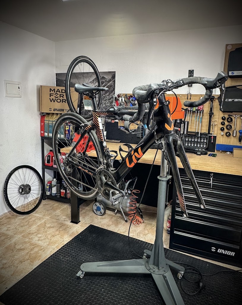 Venta y Reparacion de bicicletas Premium en Torrevieja Jamey De Neve — Del propietario
