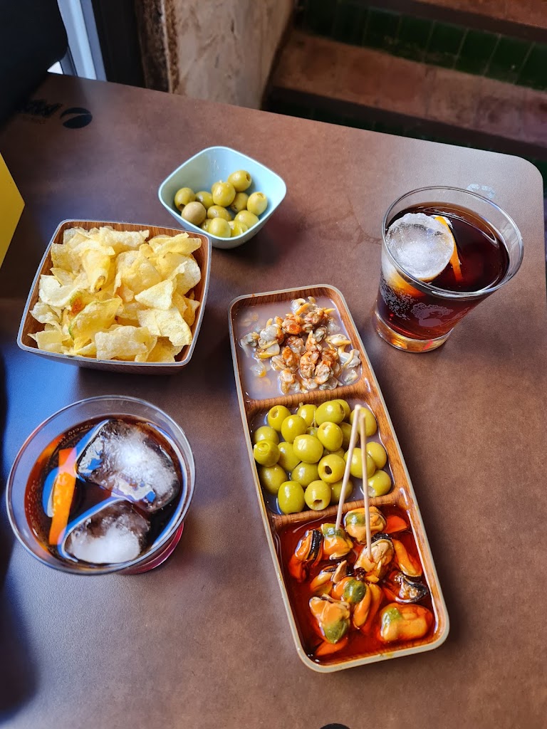 Bar L'amagatall — Comida y bebida