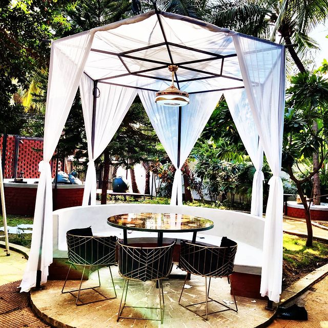 18 19 Cafe Lounge