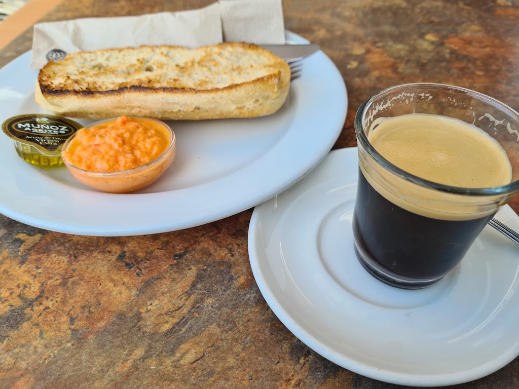 Cerveceria Maria Luisa — Comida y bebida