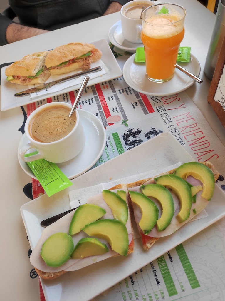 Cafeteria Clebe's — Comida y bebida