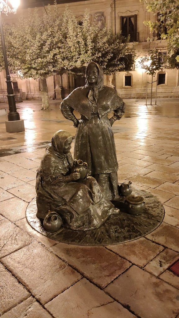 Escultura "Vendedoras del Fontan"