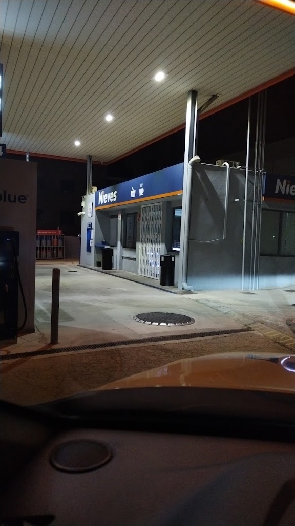 Gasolinera Nieves Piera — Estacion de servicio