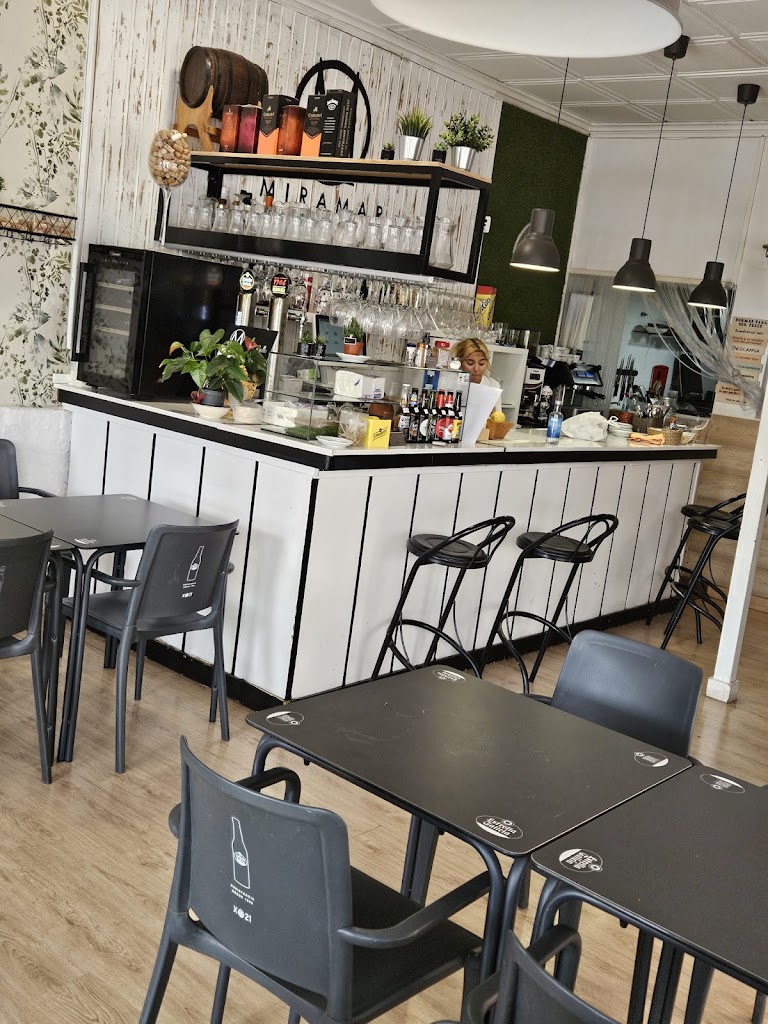 CAFETERIA DONA — Ambiente