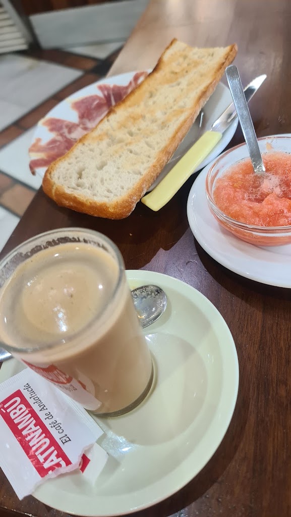 La Tahona de San Antonio — Comida y bebida