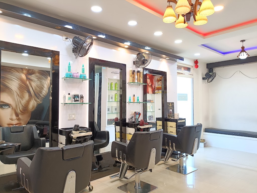 Awesome Professional Ladies Hair And Beauty Spot Bridal Makeup Studio Academy