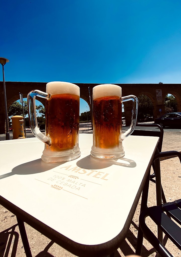 Los Arcos Bar — Comida y bebida