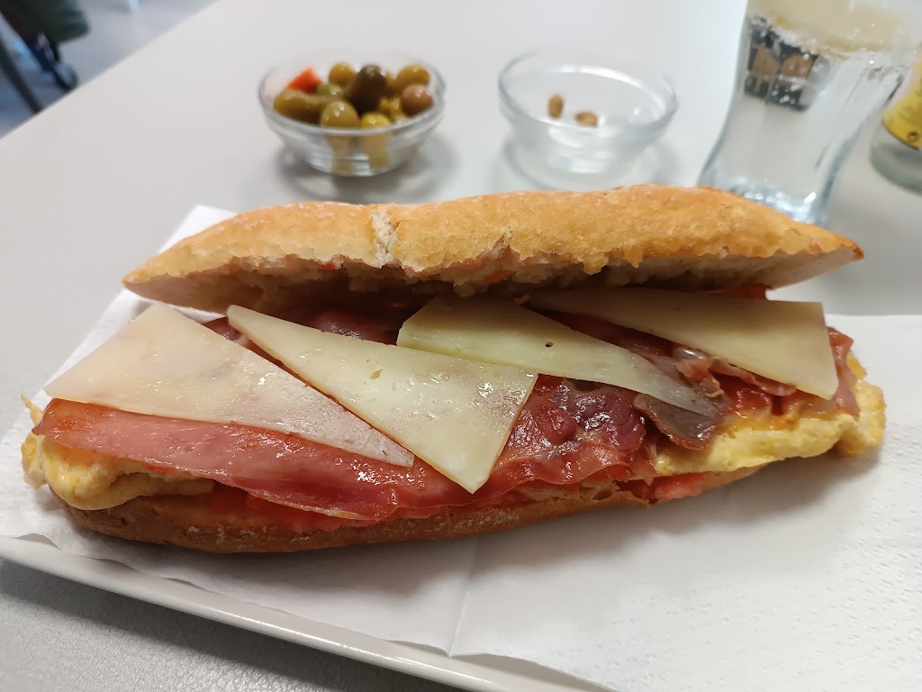 Cafeteria Pellicer — Comida y bebida