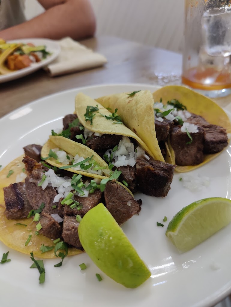 Can Tina — Comida y bebida