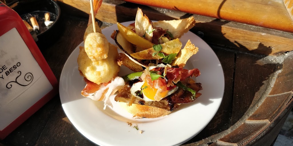 La DeGus Taberna — Comida y bebida
