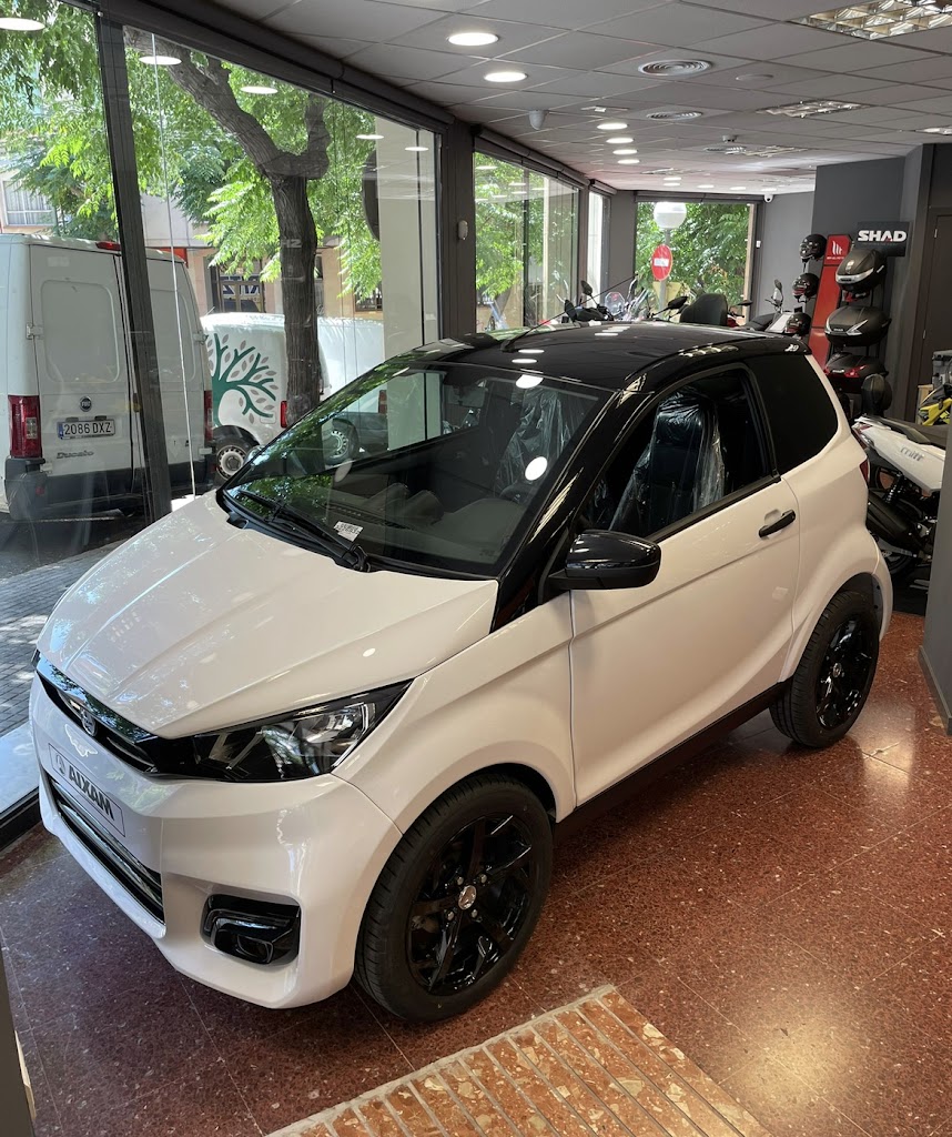 Multicar Peiri S L, Concesionario oficial coches sin carnet AIXAM — Hatchback