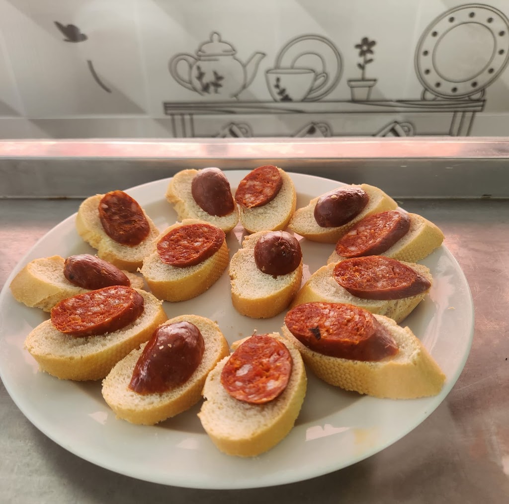 Bar Gyn Tony — Comida y bebida