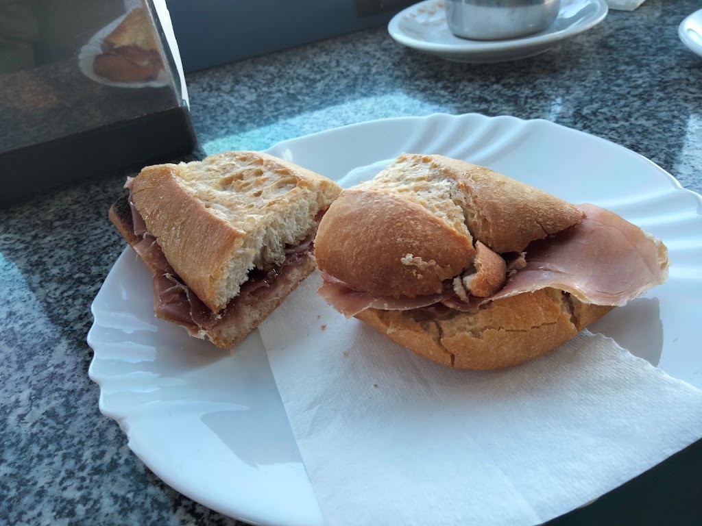 La Galera Cafe-Bar — Comida y bebida